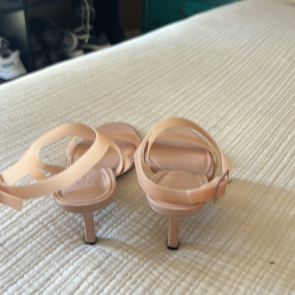 Zara blush color, plastic sandal, heel height one and a half inches size 39 - Picture 3 of 5
